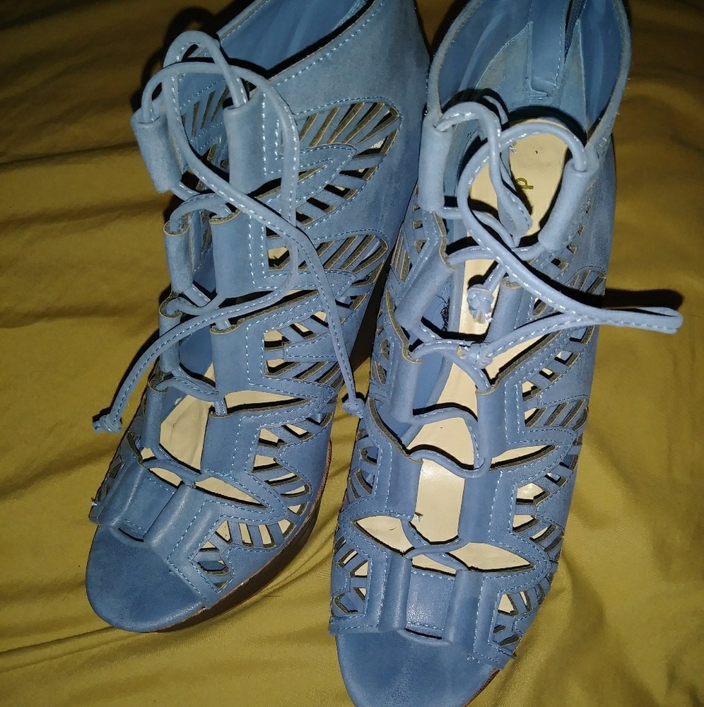 Wedge heels